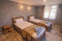 Standard Twin Room with Shared Bathroom