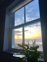 B&B Margate - The Sunset Apartment - Margate Beach - By Goldex Coastal Breaks - Bed and Breakfast Margate