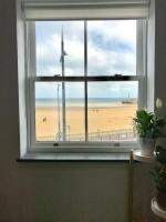 B&B Margate - The Seaview Apartment - Margate Beach - By Goldex Coastal Breaks - Bed and Breakfast Margate