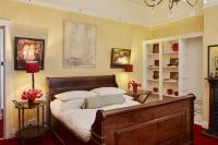 Suite con cama extragrande y vistas al mar
