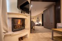 Apartment with Mountain View