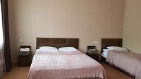 Dreibettzimmer mit Bergblick