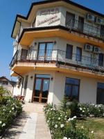 Guest House Golden Flake 4km from Bolata beach - B&B Balgarevo