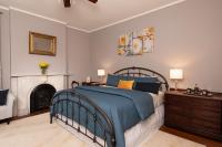 Zimmer mit Kingsize-Bett