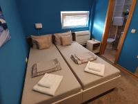 Doppel-/Zweibettzimmer mit Bad