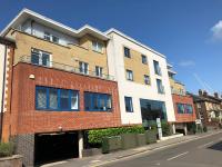 B&B Guildford - Blue Sky Apartments@ Abbots Yard, Guildford - Bed and Breakfast Guildford