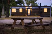 The Shoreline Container Home 12 min to Magnolia Silos and Baylor - B&B