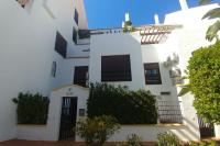 Stylish 2-Bed Duplex Townhouse, Full Kitchen, Access to Three Pools, Minutes from Puerto Banus, by "La Buena Vida Holiday Homes" - Bed and Breakfast Marbella