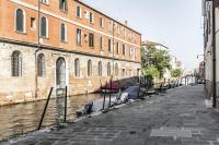 Elegant Fornasa Vecia, canal view with a beautiful garden R&R - Chambres d'hôtes Venise