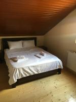 Deluxe Double Room (2 Adults + 1 Child)