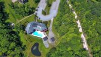 Ski on ski off, conveniently located, 2 bedroom condo with beautiful views, access to indoor pool Sunrise B3 - Chambres d’hôtes