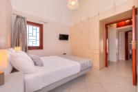 Premium Two Bedroom Apartment with hot tub and Caldera View