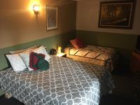 Queen Room with Shared Bathroom