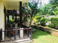 Camera Matrimoniale con Vista Giardino