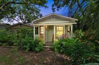 B&B Tampa - Charming 1923 Cottage at Erehwon Retreat - Bed and Breakfast Tampa