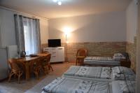 Szilvia Panzió - B&B
