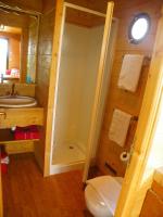 Holzwohnwagen mit Küchenzeile