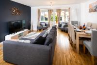 B&B Milton Keynes - Brightleap Apartments - Modern and Spacious Home From Home 1 mile from M1 - Netflix, Prime Video, PS5 - Sleeps 11 - Bed and Breakfast Milton Keynes