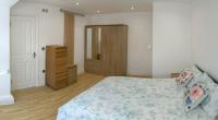 Spacious 2-bed apartment in central Kingston near Richmond Park - Bed and Breakfast