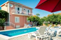 Vacation house near sea & beaches with HEATED POOL & BBQ - B&B Orebić