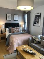 B&B Wolverhampton - The Larches - Bed and Breakfast Wolverhampton