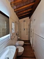 One-bedroom apartment with balcony overlooking the valley