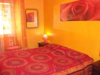 Camera Matrimoniale con Bagno in Comune 