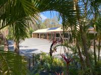 Tin Can Bay Motel - B&B