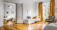 Glam Four-Bedroom Apartment with 2 Bathrooms and Living Room