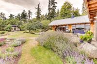 Fidalgo Island Waterfront Stunner - B&B