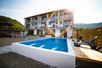 Vila La Faleza Dubova - B&B