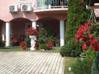 Two-Bedroom Apartment with 2 Bathrooms and Balcony