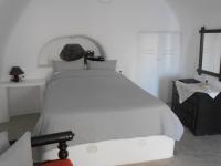 Cave House with Indoor Hot Tub and Caldera View