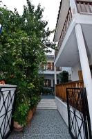 Estudio grande con vistas al jardín