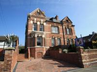 Hereford - Falcon House - Spacious 5 Bedroom House With Games Room - Sleeps 14 Guests - Great Property For Family & Friends Gathering Together - Hosted by RENTMYHOUSE - Ferienwohnung