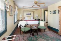 Queen Suite - Room 303