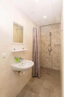 Apartment With Shared Bathroom