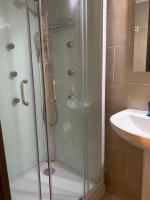 Zweibettzimmer mit eigenem Bad