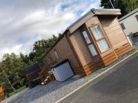 Moonlight Ridge -2 bedroom lodge with hot tub - B&B
