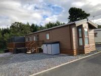 Moonlight Ridge -2 bedroom lodge with hot tub - Chambres d’hôtes Felton