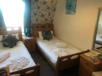 Kleines Zweibettzimmer