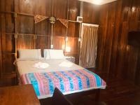 Zimmer mit Queensize-Bett und Balkon