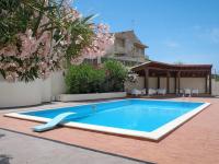 Nuovo Apt in Villa full optional con piscina e veranda vista mare a 500 mt dalla spiaggia della Scala - Chambres d'hôtes Realmonte