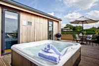 Perry Lodge, Strawberryfield Park - Hot Tub - Free Parking & WiFi - Chambres d'hôtes Cheddar