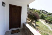 Tranquil Infinity Pool Getaway (private jacuzzi and steam bath, pool, garden, sea and city views) - Ferienwohnung
