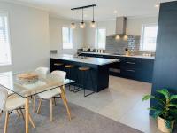 B&B Hastings - Stunning Brand New Executive Home - Bed and Breakfast Hastings