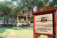 B&B Granbury - Iron Horse Inn - Bed and Breakfast Granbury