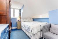 Dreibettzimmer mit Gemeinschaftsbad