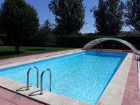 Preciosa casa independiente con piscina cubierta y gran jardín privados - Chambres d'hôtes Haro