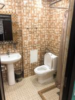 Chambre Lits Jumeaux avec Salle de Bains Commune